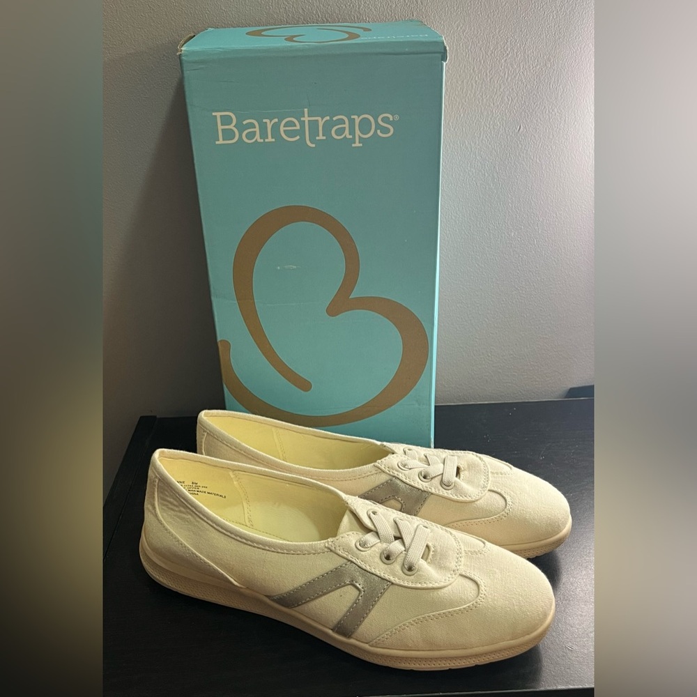 New In Box BareTraps Women's Vannie Slip On Cream and Tan Sneakers Size 8